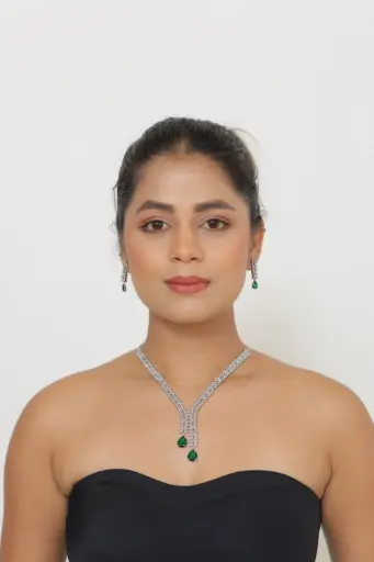 [0006] Emerald Dual Drop Necklace 