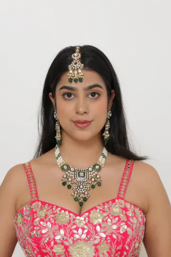 [00010] Razwada Kundan Necklace with Green Stones