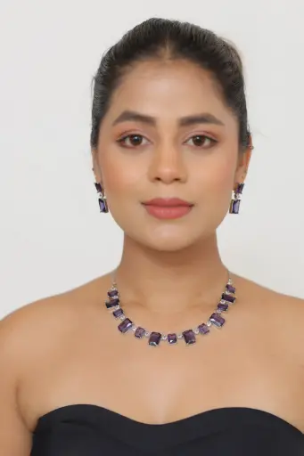 [0024] Dark Purple Neckles Set