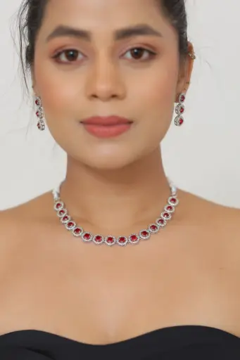 [0040] Garnet Necklace Set